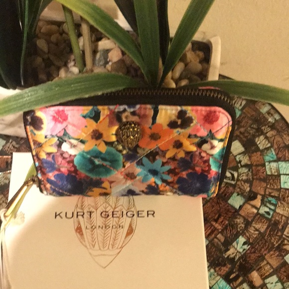KURT GEIGER Small Zip Around Wallet Nylon Floral OPEN MISCELLANEOUS - Picture 13 of 17
